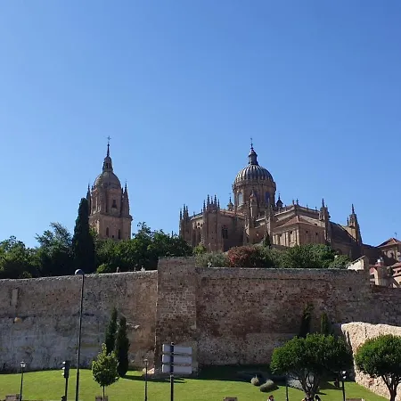 Avenida De Los Reyes De Espana